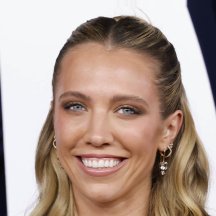 Lexie Hull